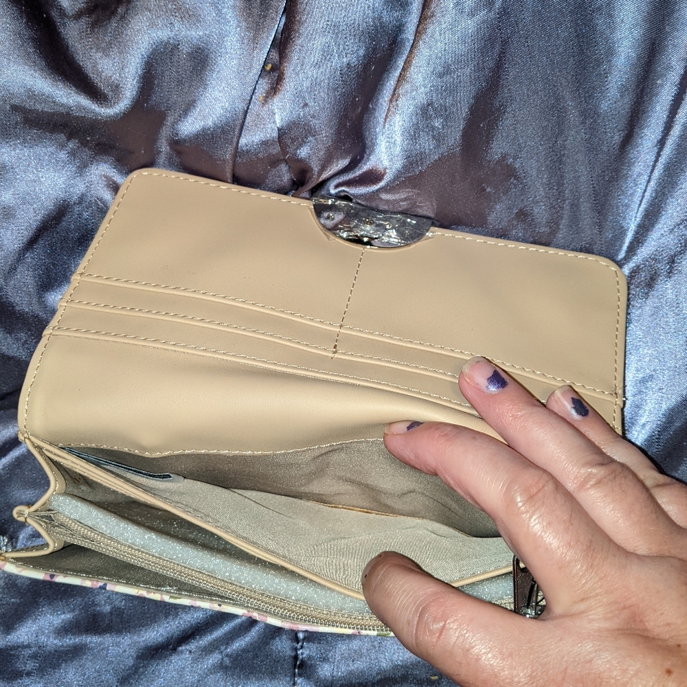 NINE WEST CLUTCH/WALLET - Picture 4 of 7